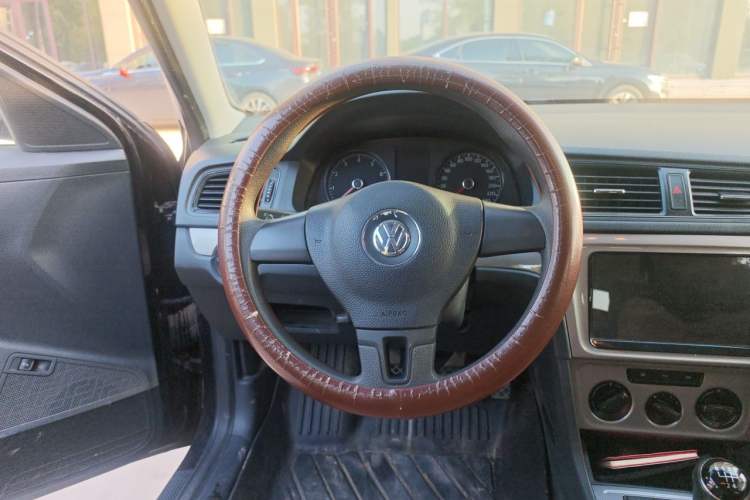 Used Volkswagen Lavida 2013 Revised Classic 1.6L Manual Fashion Edition Steering Wheel