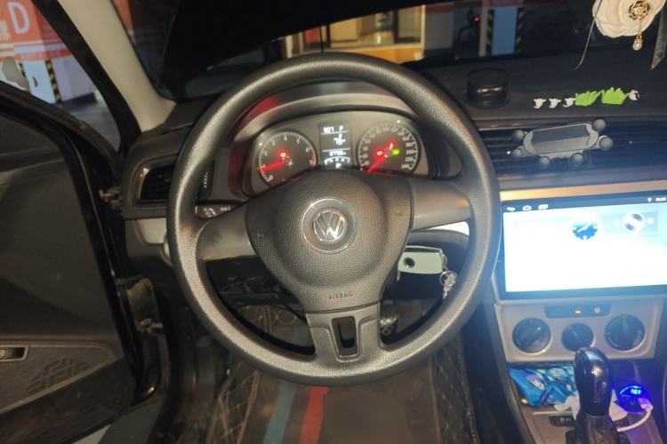 Used Volkswagen Lavida 2013 Revised Classic 1.6L Automatic Fashion Edition Steering Wheel