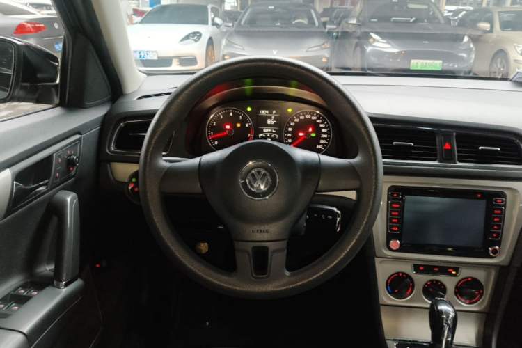 Used Volkswagen Lavida 2013 Revised Version 1.4 TSI DSG Comfort Edition Steering Wheel