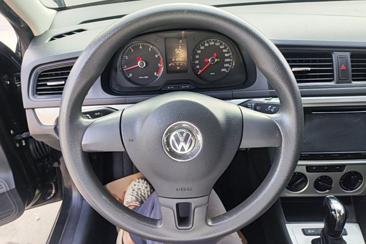Used Volkswagen Lavida 2013 Revised Classic 1.6L Automatic Fashion Edition Steering Wheel