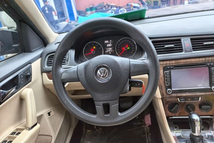 Used Volkswagen Lavida 2013 1.6L Automatic Comfort Edition Steering Wheel