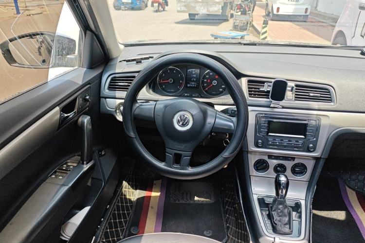 Used Volkswagen Lavida 2013 1.6L Automatic Comfort Edition Steering Wheel