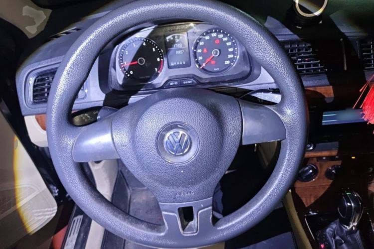 Used Volkswagen Lavida 2013 1.6L Automatic Comfort Edition Steering Wheel
