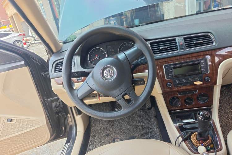 Used Volkswagen Lavida 2013 Restyled Classic 1.6L Manual Comfort Edition Steering Wheel