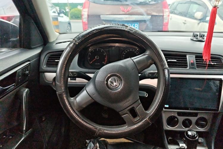 Used Volkswagen Lavida 2013 Revised Classic 1.6L Manual Fashion Edition Steering Wheel