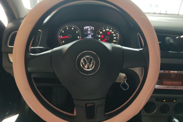 Used Volkswagen Lavida 2013 1.6L Automatic Comfort Edition Steering Wheel