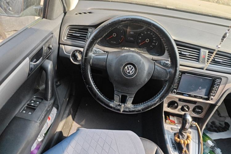 Used Volkswagen Lavida 2013 1.6L Automatic Fashion Edition Steering Wheel