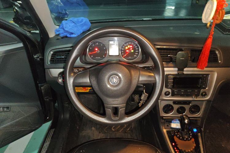 Used Volkswagen Lavida 2013 1.6L Automatic Comfort Edition Steering Wheel
