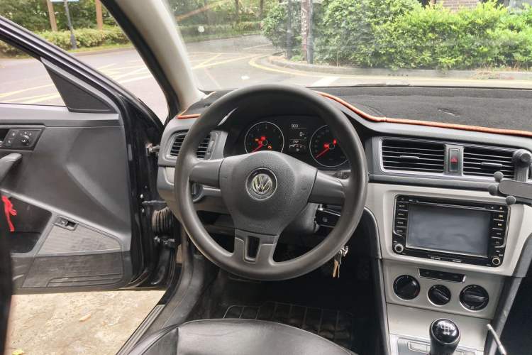Used Volkswagen Lavida 2013 Revised Version 1.4 TSI Manual Comfort Edition Steering Wheel