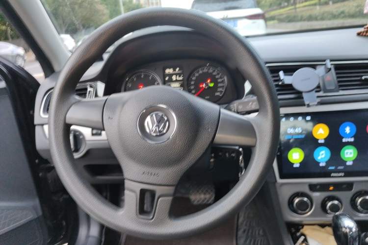 Used Volkswagen Lavida 2013 Revised Classic 1.6L Automatic Fashion Edition Steering Wheel