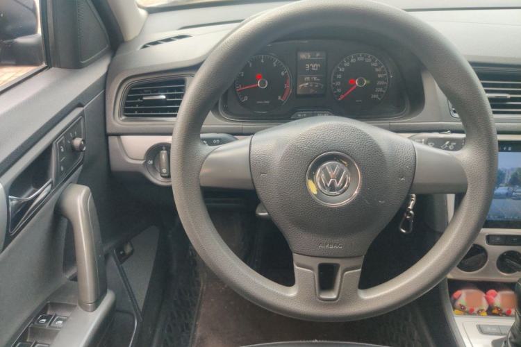 Used Volkswagen Lavida 2013 Revised Classic 1.6L Automatic Fashion Edition Steering Wheel