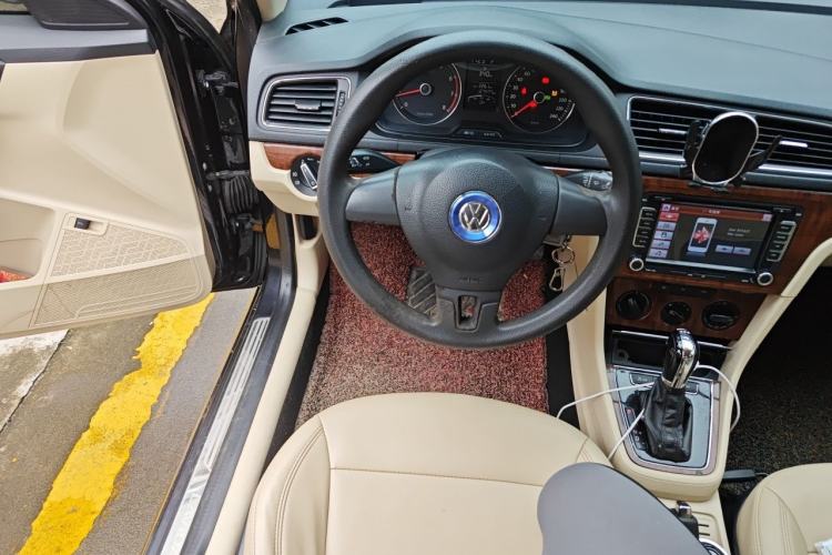 Used Volkswagen Lavida 2013 1.4TSI DSG Comfort Edition Steering Wheel