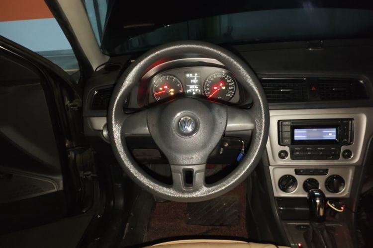 Used Volkswagen Lavida 2013 Revised Classic 1.6L Automatic Fashion Edition Steering Wheel