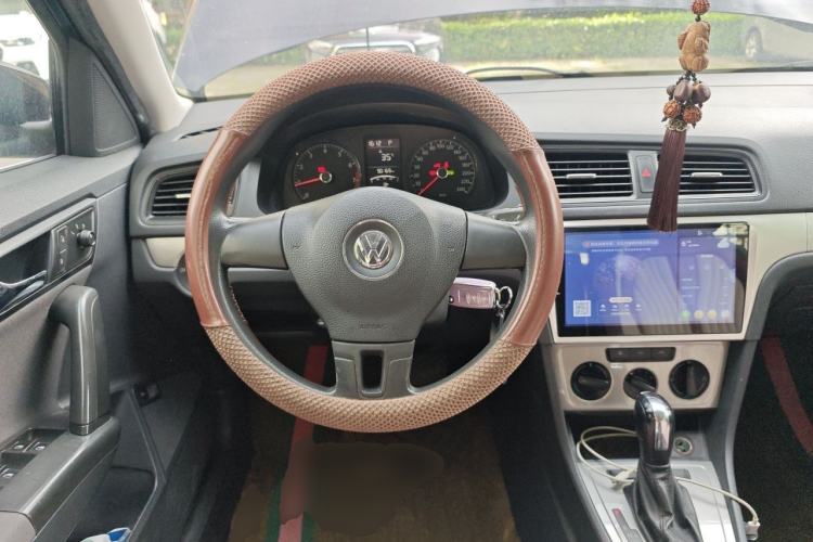 Used Volkswagen Lavida 2013 Revised Classic 1.6L Automatic Fashion Edition Steering Wheel