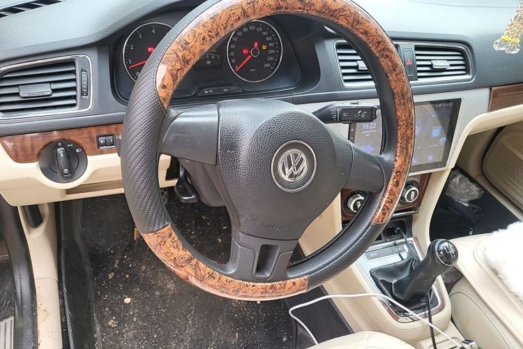 Used Volkswagen Lavida 2013 Restyled Classic 1.6L Manual Comfort Edition Steering Wheel