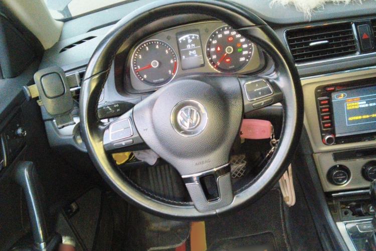Used Volkswagen Lavida 2013 1.6L Automatic Luxury Edition Steering Wheel