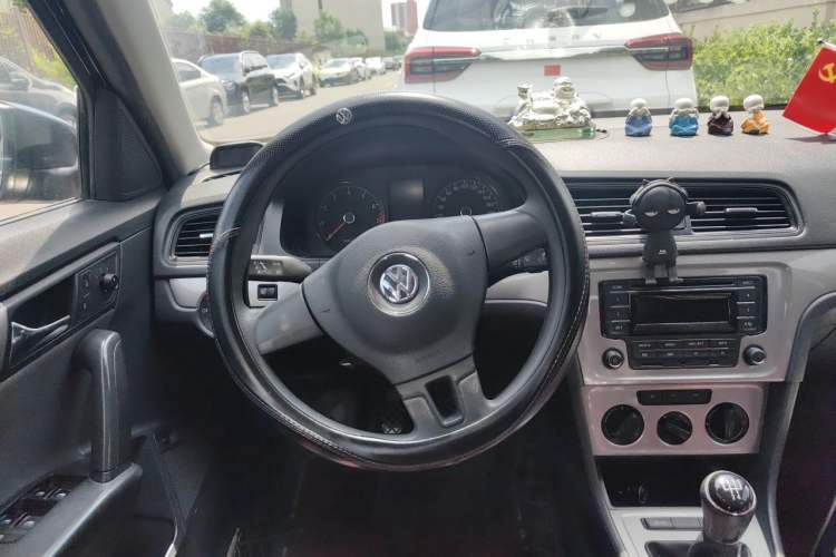 Used Volkswagen Lavida 2013 Revised Classic 1.6L Manual Fashion Edition Steering Wheel