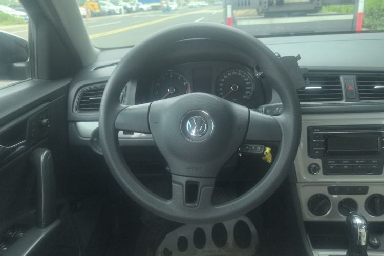 Used Volkswagen Lavida 2013 Revised Classic 1.6L Automatic Fashion Edition Steering Wheel