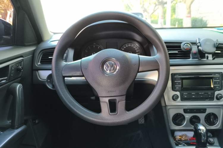 Used Volkswagen Lavida 2013 Revised Classic 1.6L Automatic Fashion Edition Steering Wheel