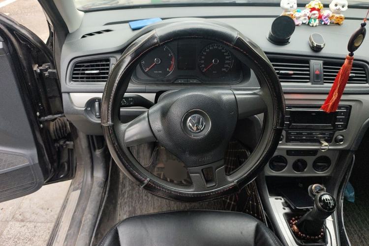 Used Volkswagen Lavida 2013 Revised Classic 1.6L Manual Fashion Edition Steering Wheel