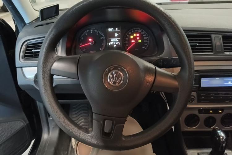 Used Volkswagen Lavida 2013 Revised Classic 1.6L Automatic Fashion Edition Steering Wheel