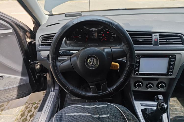 Used Volkswagen Lavida 2013 1.6L Manual Fashion Edition Steering Wheel