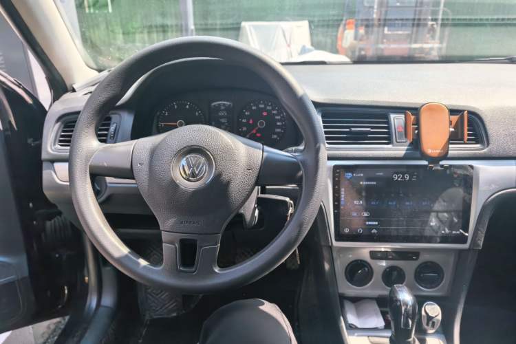 Used Volkswagen Lavida 2013 1.6L Automatic Fashion Edition Steering Wheel