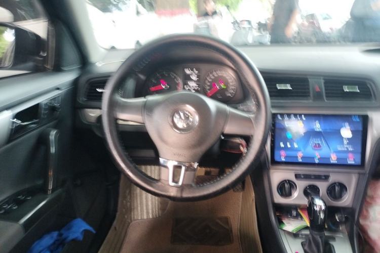 Used Volkswagen Lavida 2013 Revised Classic 1.6L Automatic Fashion Edition Steering Wheel