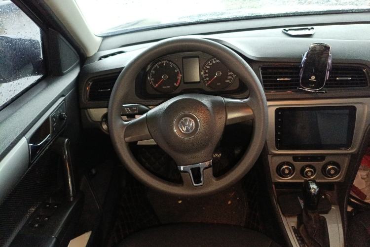 Used Volkswagen Lavida 2013 Revised Classic 1.6L Automatic Fashion Edition Steering Wheel