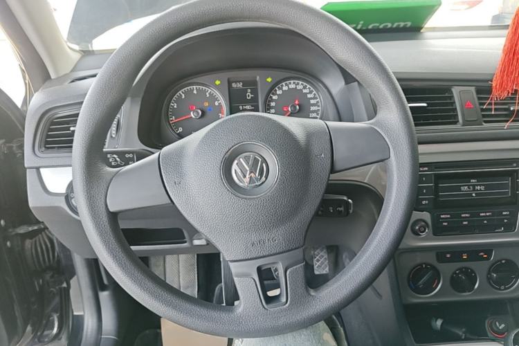 Used Volkswagen Lavida 2013 Revised Classic 1.6L Manual Fashion Edition Steering Wheel