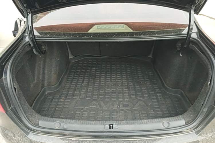 Used Volkswagen Lavida 2013 Restyled Classic 1.6L Automatic Comfort Edition Trunk