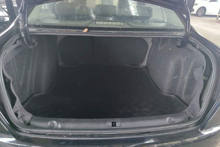 Used Volkswagen Lavida 2013 Revised Version 1.4 TSI DSG Comfort Edition Trunk