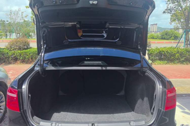 Used Volkswagen Lavida 2013 Restyled Classic 1.6L Manual Comfort Edition Trunk
