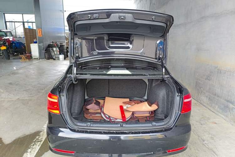 Used Volkswagen Lavida 2013 Restyled Classic 1.6L Automatic Comfort Edition Trunk