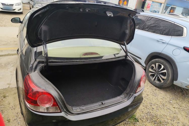 Used Volkswagen Lavida 2013 Classic 1.6L Manual Fashion Edition Trunk
