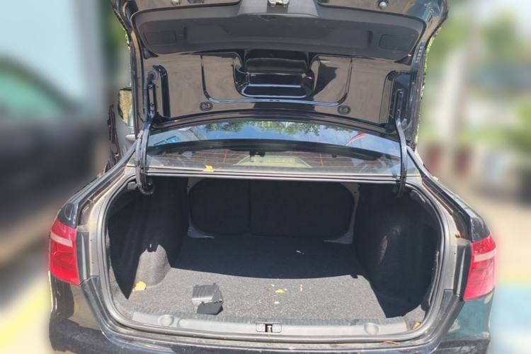 Used Volkswagen Lavida 2013 1.6L Automatic Comfort Edition Trunk