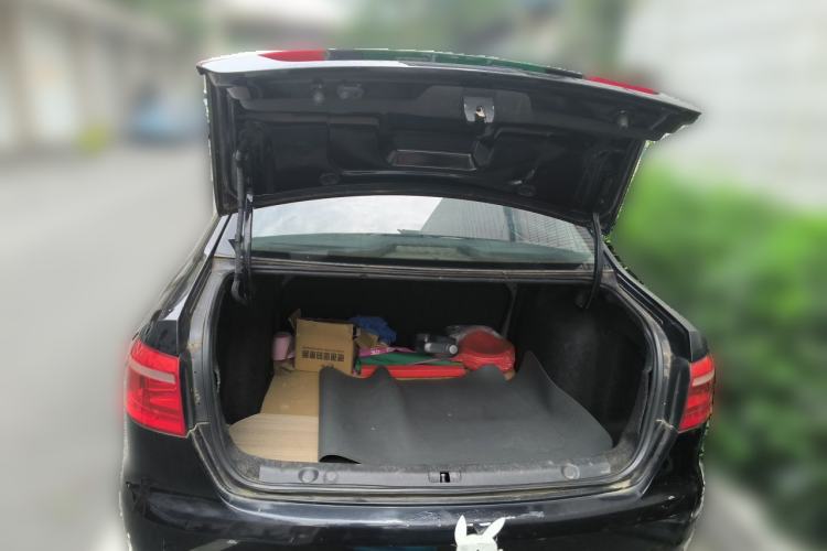Used Volkswagen Lavida 2013 1.6L Automatic Fashion Edition Trunk