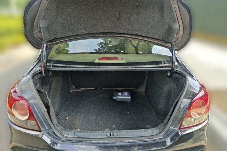 Used Volkswagen Lavida 2013 Classic 1.6L Automatic Fashion Edition Trunk