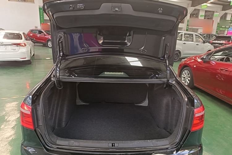 Used Volkswagen Lavida 2013 Revised Classic 1.6L Automatic Fashion Edition Trunk