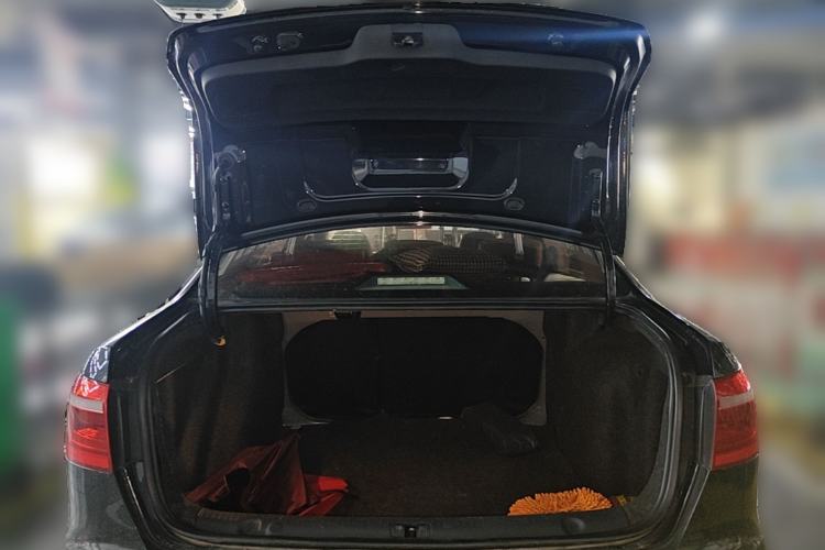 Used Volkswagen Lavida 2013 1.6L Manual Comfort Edition Trunk