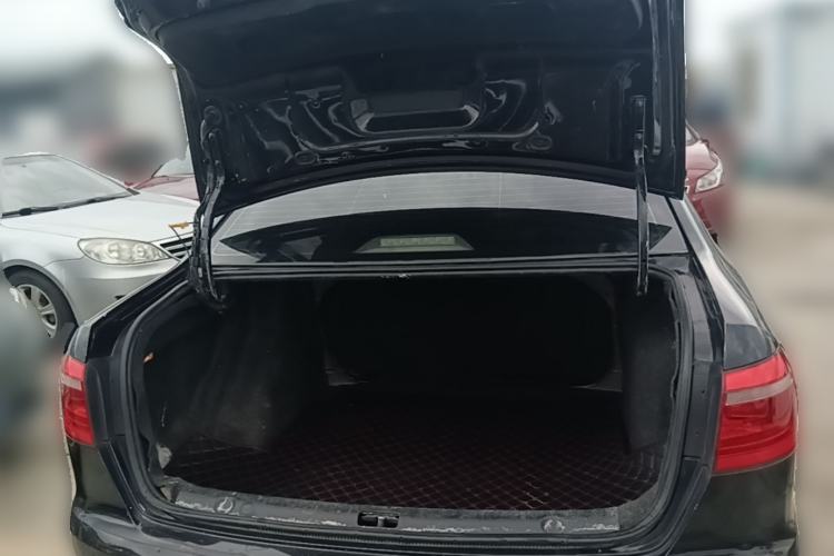 Used Volkswagen Lavida 2013 1.6L Manual Fashion Edition Trunk