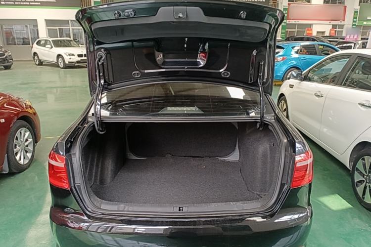 Used Volkswagen Lavida 2013 Revised Classic 1.6L Automatic Fashion Edition Trunk