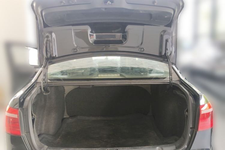 Used Volkswagen Lavida 2013 Revised Classic 1.6L Manual Fashion Edition Trunk