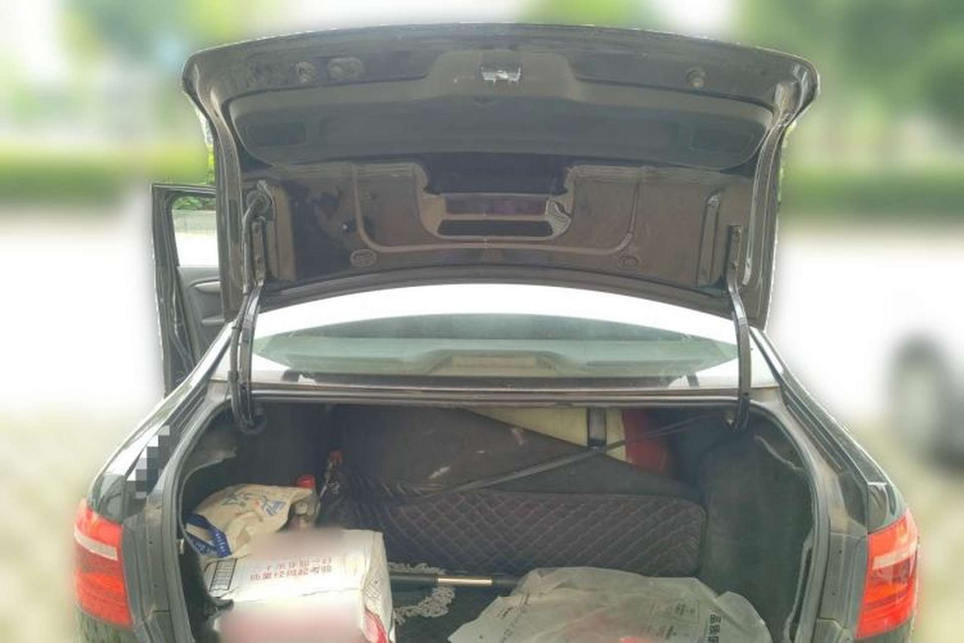 Used Volkswagen Lavida 2013 1.6L Automatic Fashion Edition Trunk