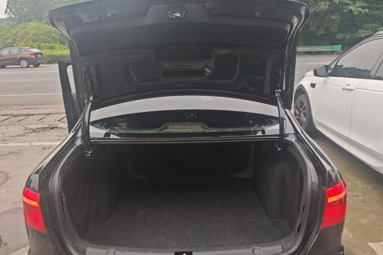 Used Volkswagen Lavida 2013 Restyled Classic 1.6L Automatic Comfort Edition Trunk