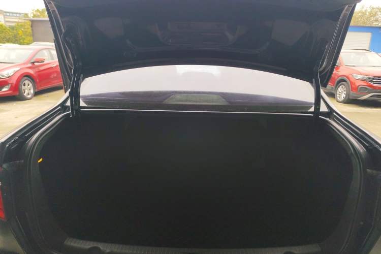 Used Volkswagen Lavida 2013 Restyled Classic 1.6L Automatic Comfort Edition Trunk