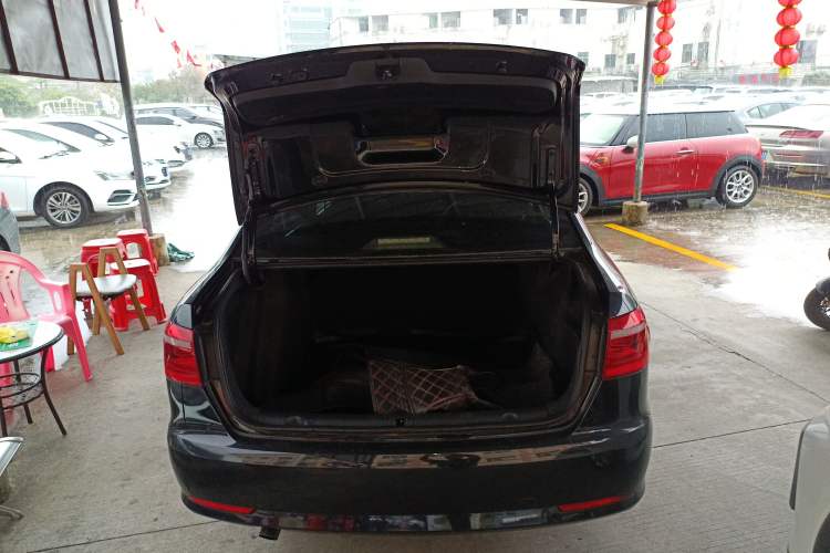 Used Volkswagen Lavida 2013 Revised Classic 1.6L Automatic Fashion Edition Trunk