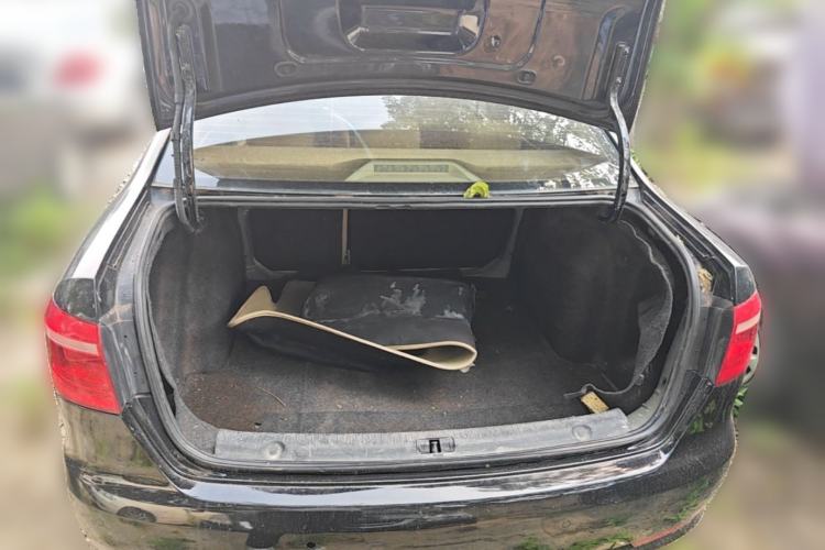 Used Volkswagen Lavida 2013 1.6L Automatic Fashion Edition Trunk