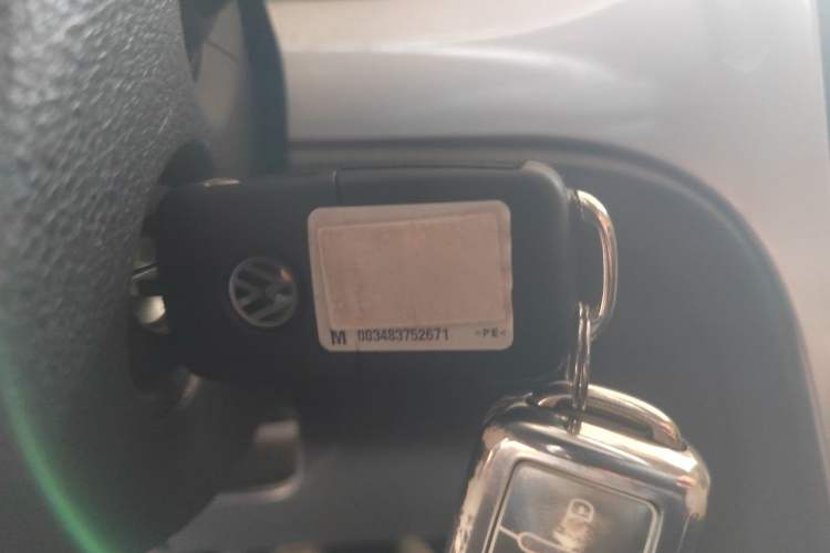 Used Volkswagen Lavida 2013 Restyled Classic 1.6L Manual Comfort Edition Vehicle Key