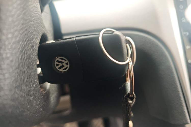 Used Volkswagen Lavida 2013 1.6L Manual Comfort Edition Vehicle Key